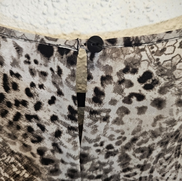 Chico's Size 3 Leopard Print Long Sleeve Blouse - Picture 9 of 11